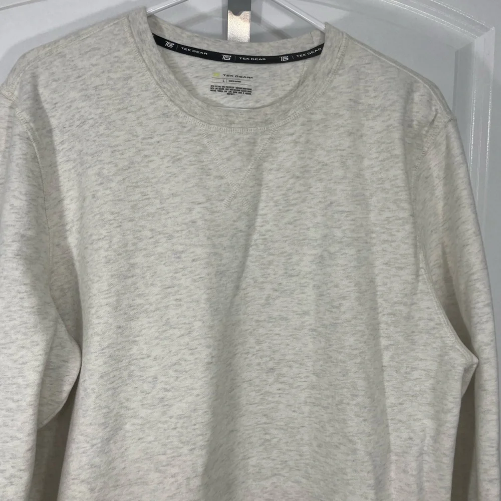 Men's  TekGear Sweater Size Large CB-107